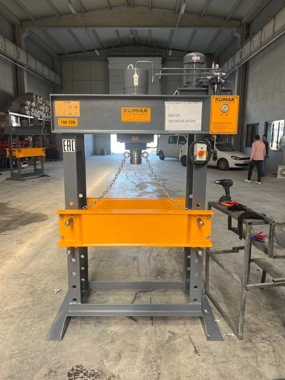 Prasa hydrauliczna Kumak 100 ton przygotowana na eksport, z oznaczeniem EAC